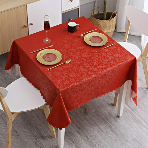 Mantel Smiry relieve floral y bordes festoneados para un toque elegante.