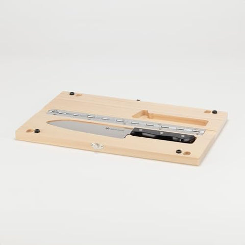 Snow Peak cuchillo de acero inoxidable de alto carbono para tareas en el camping.