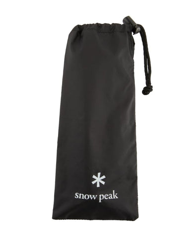 Snow Peak GigaPower manejo sencillo: desplegar, girar y encender para sesiones de fuego rápidas.