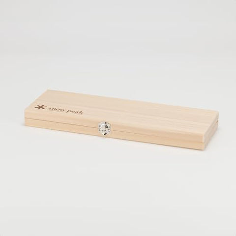 Snow Peak tabla plegable con espacio para cuchillo, ideal para transporte.