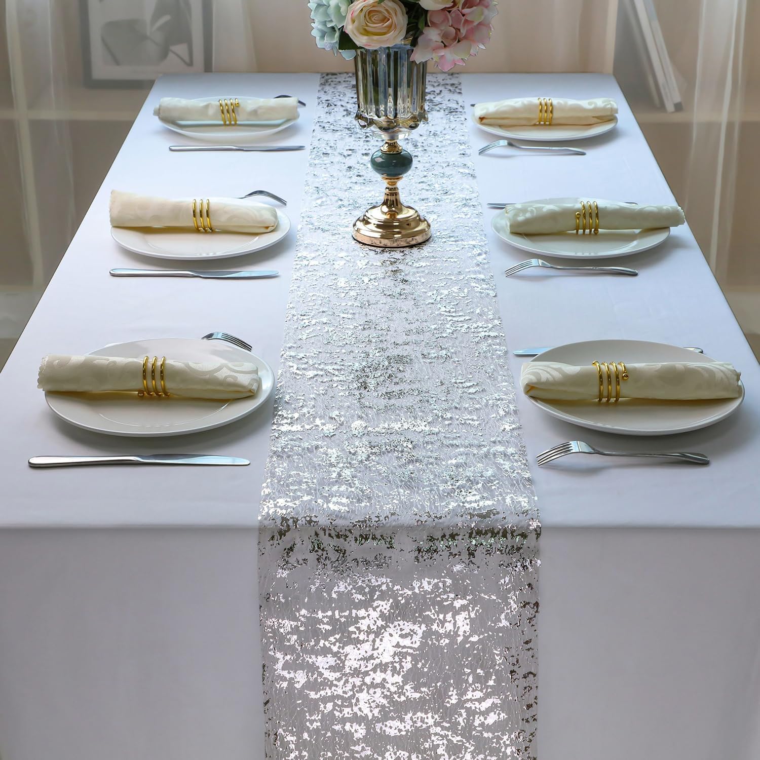 Escena de fiesta con mantel plateado para Navidad o cumpleaños