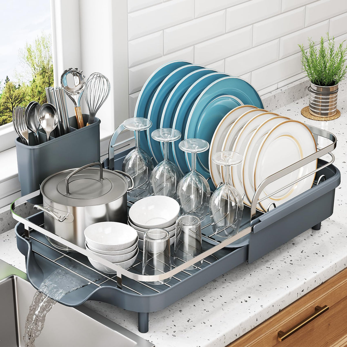 SNTD estante extensible para platos optimiza espacio en cocinas pequeñas.