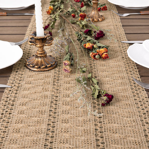 Socomi camino de mesa bohemio crea un comedor cálido y acogedor.