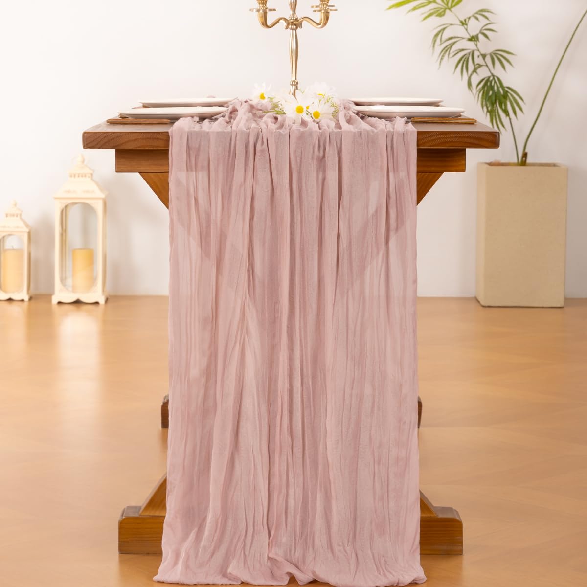 Socomi camino de mesa rosa usado en boda mostrando su caída elegante