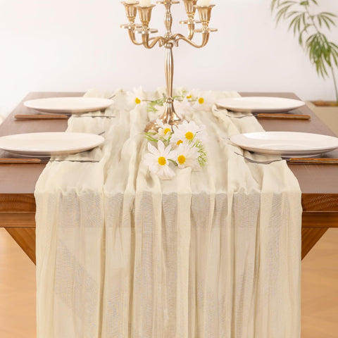 Socomi camino de mesa gasa beige con bordes cosidos para evitar deshilachado.