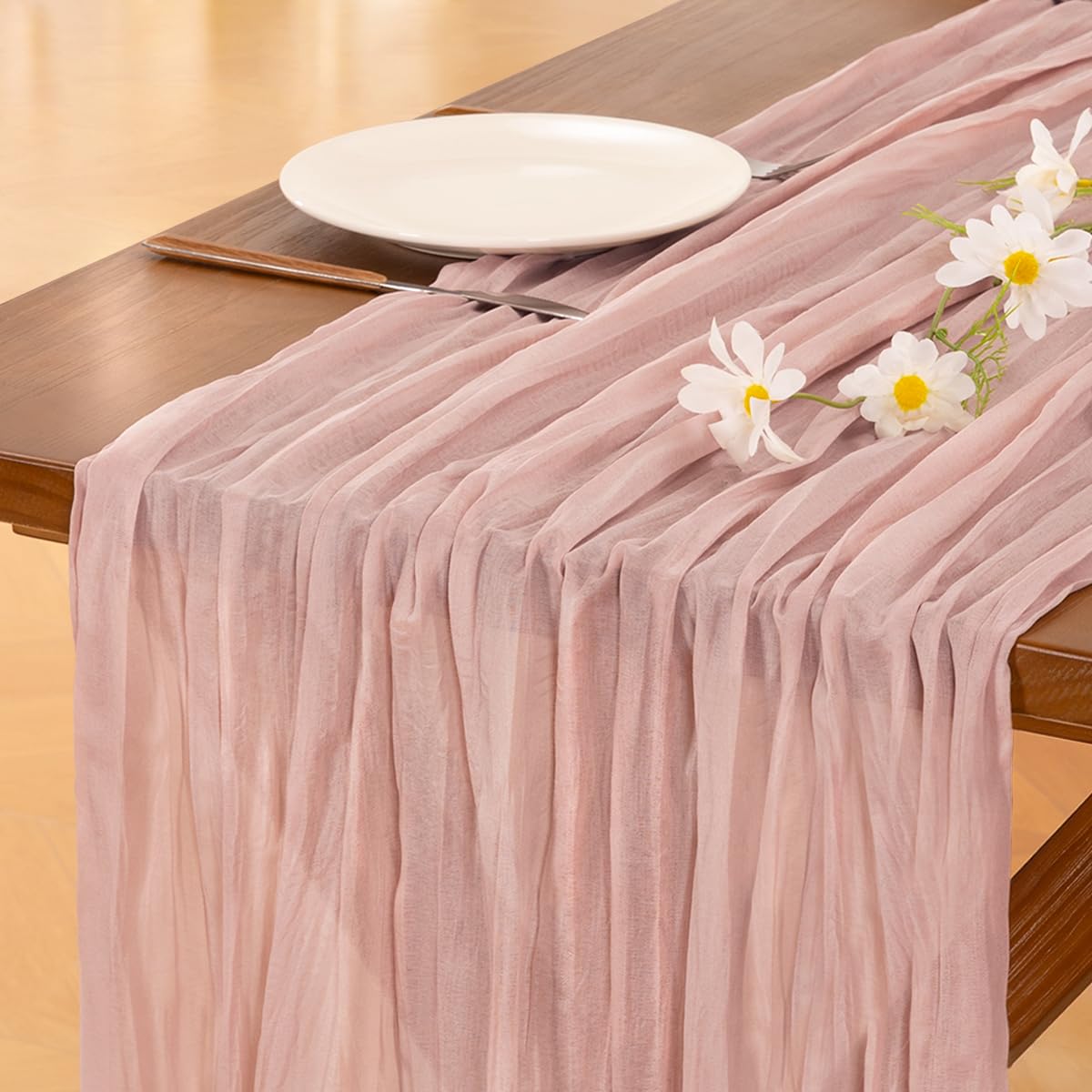 Socomi camino de mesa rosa vista frontal que añade tono boho y elegancia