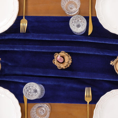 Socomi cinta de mesa azul real, fondo ideal para celebraciones.