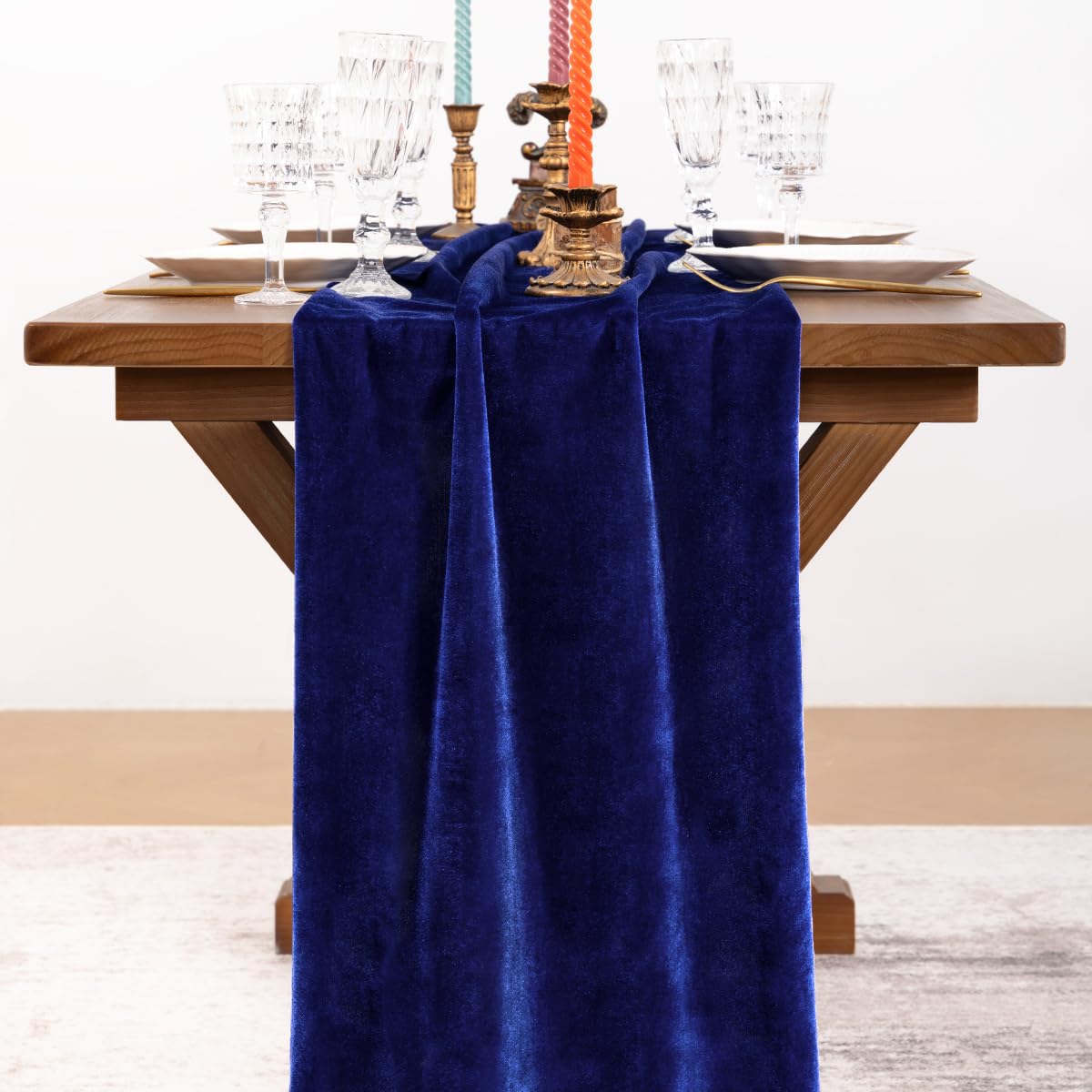 Socomi cinta de mesa terciopelo azul real, bordes cosidos, acabado premium.