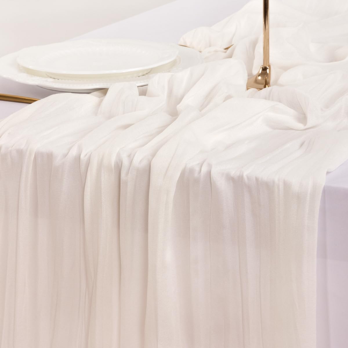Socomi detalle textil marfil para arco y mesa de celebración.
