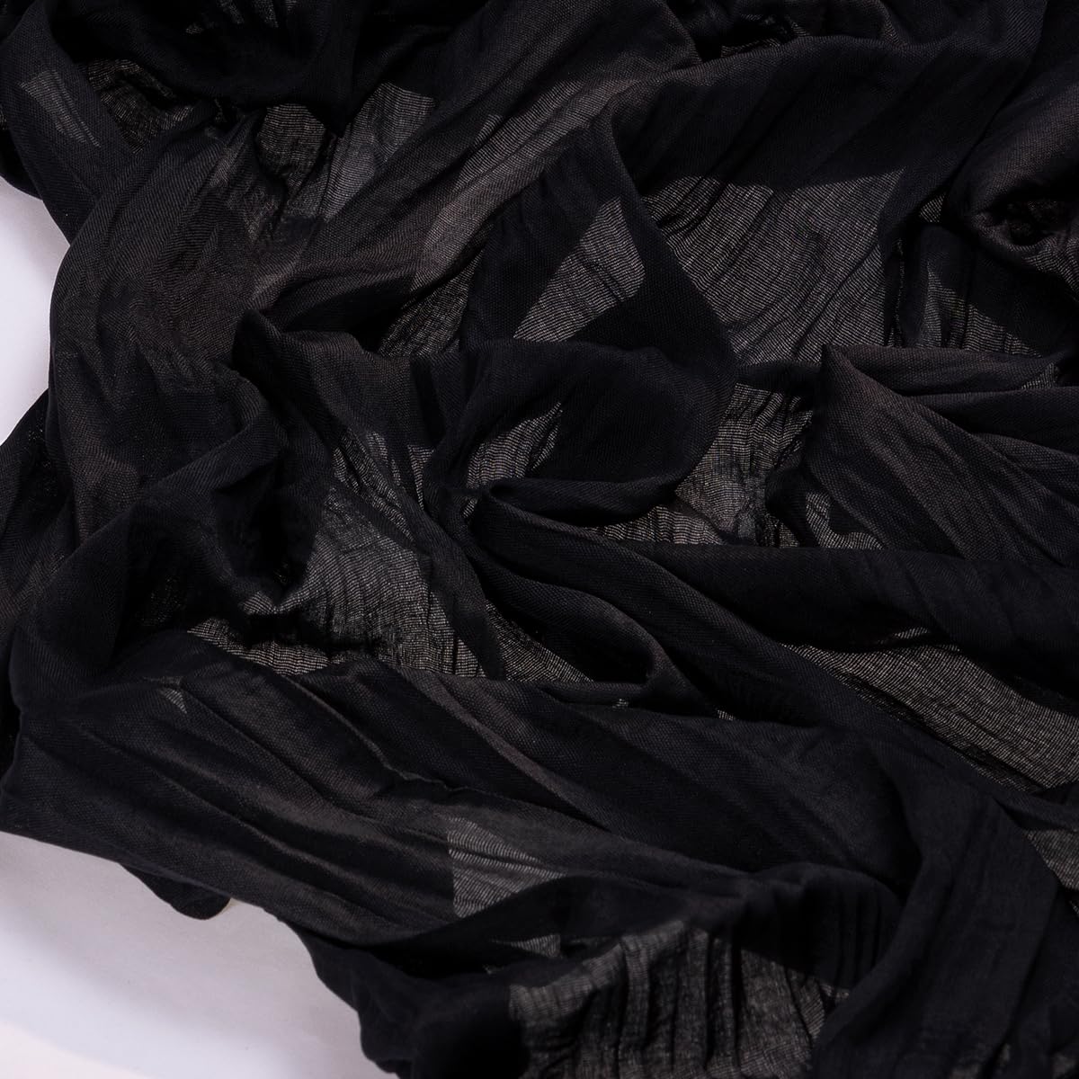 Socomi gasa para mesa negra, textura suave y bordes cosidos duraderos.
