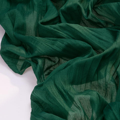 Socomi mantel gasa verde esmeralda con bordes costura reforzados para acabado limpio y duradero.