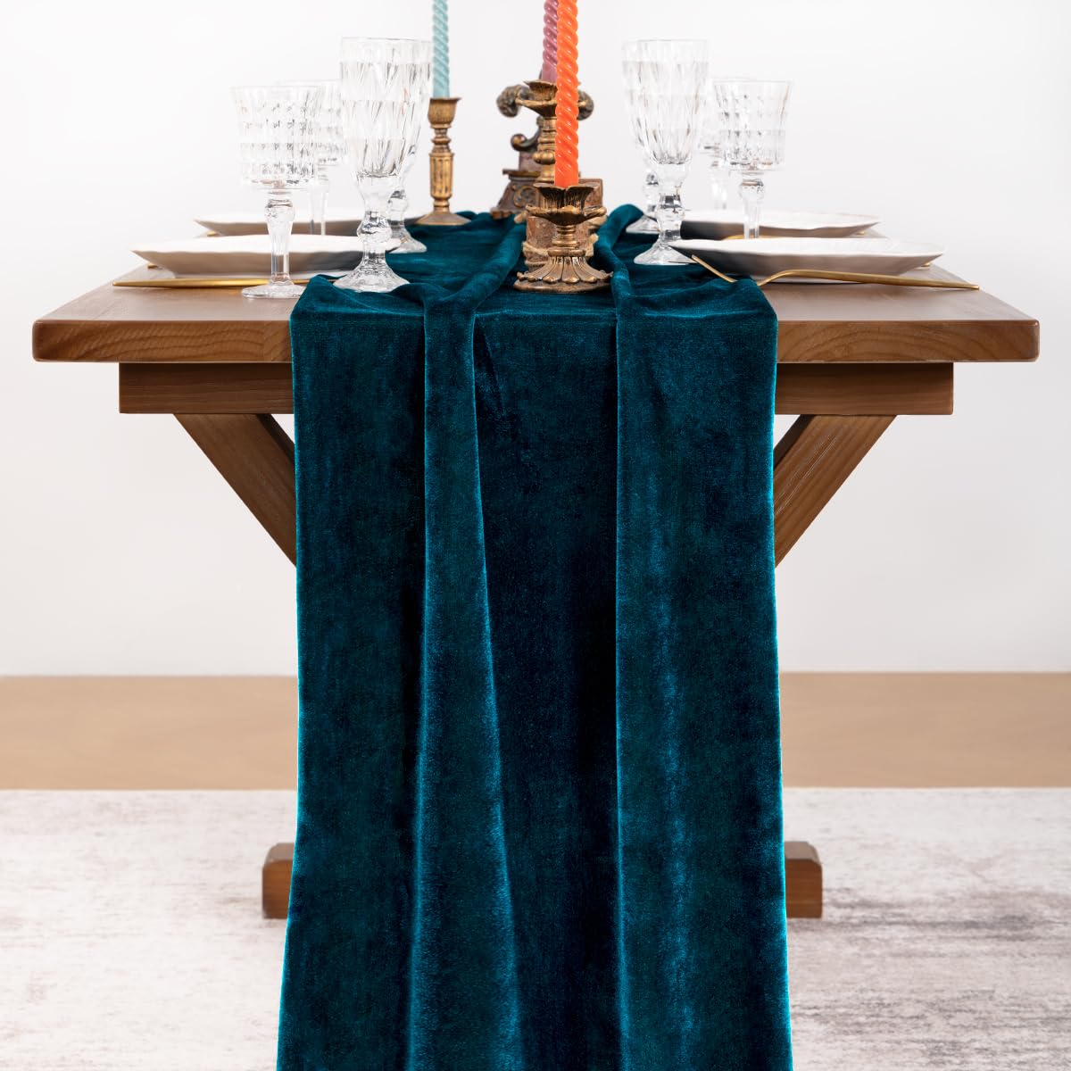 Socomi mantel de terciopelo para eventos formales añade un toque noble.