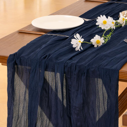 Socomi gasa de queso azul marino sobre mesa de boda, elegante y versátil.