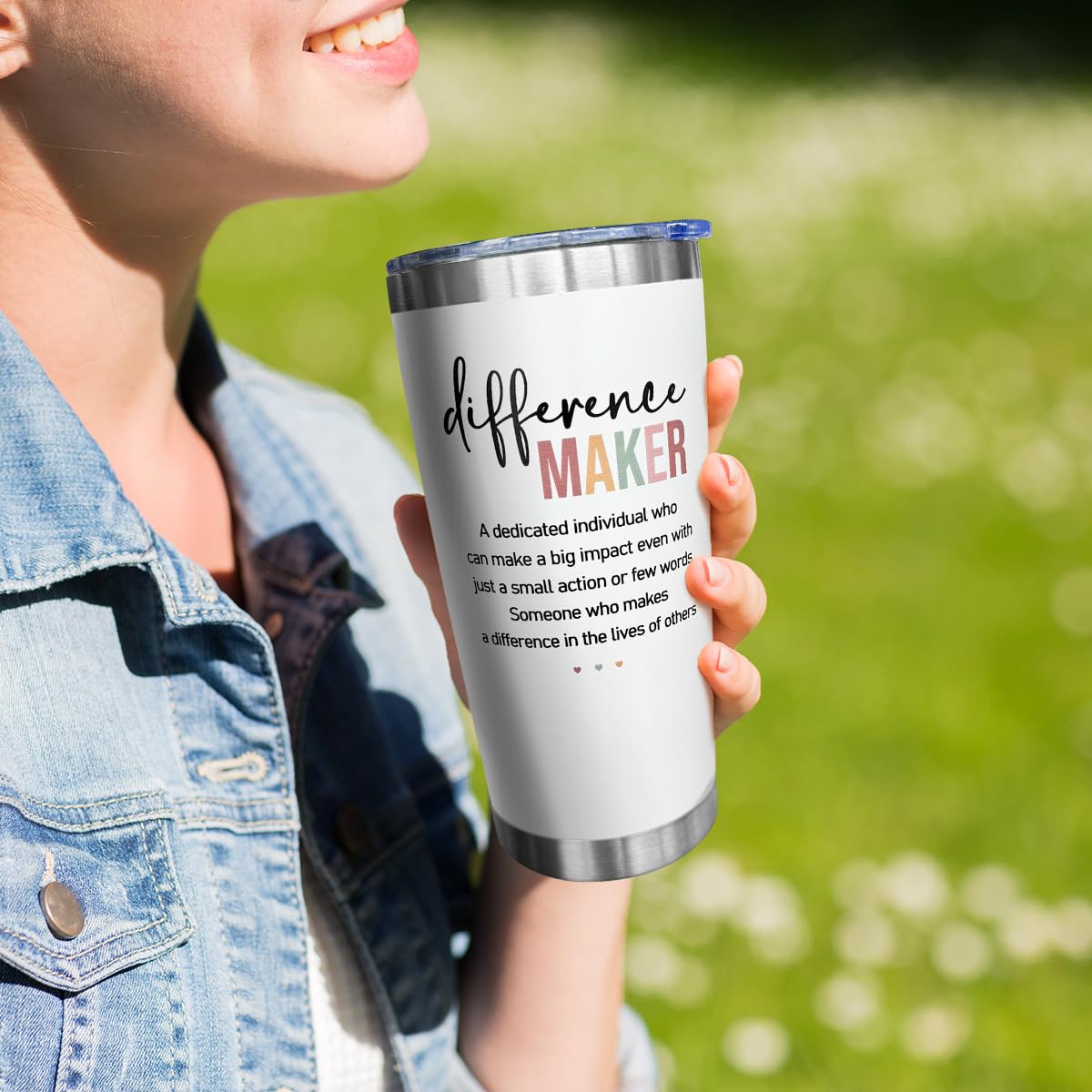 SOL VIBES Difference Maker Tumbler mantiene temperatura estable para viajes.