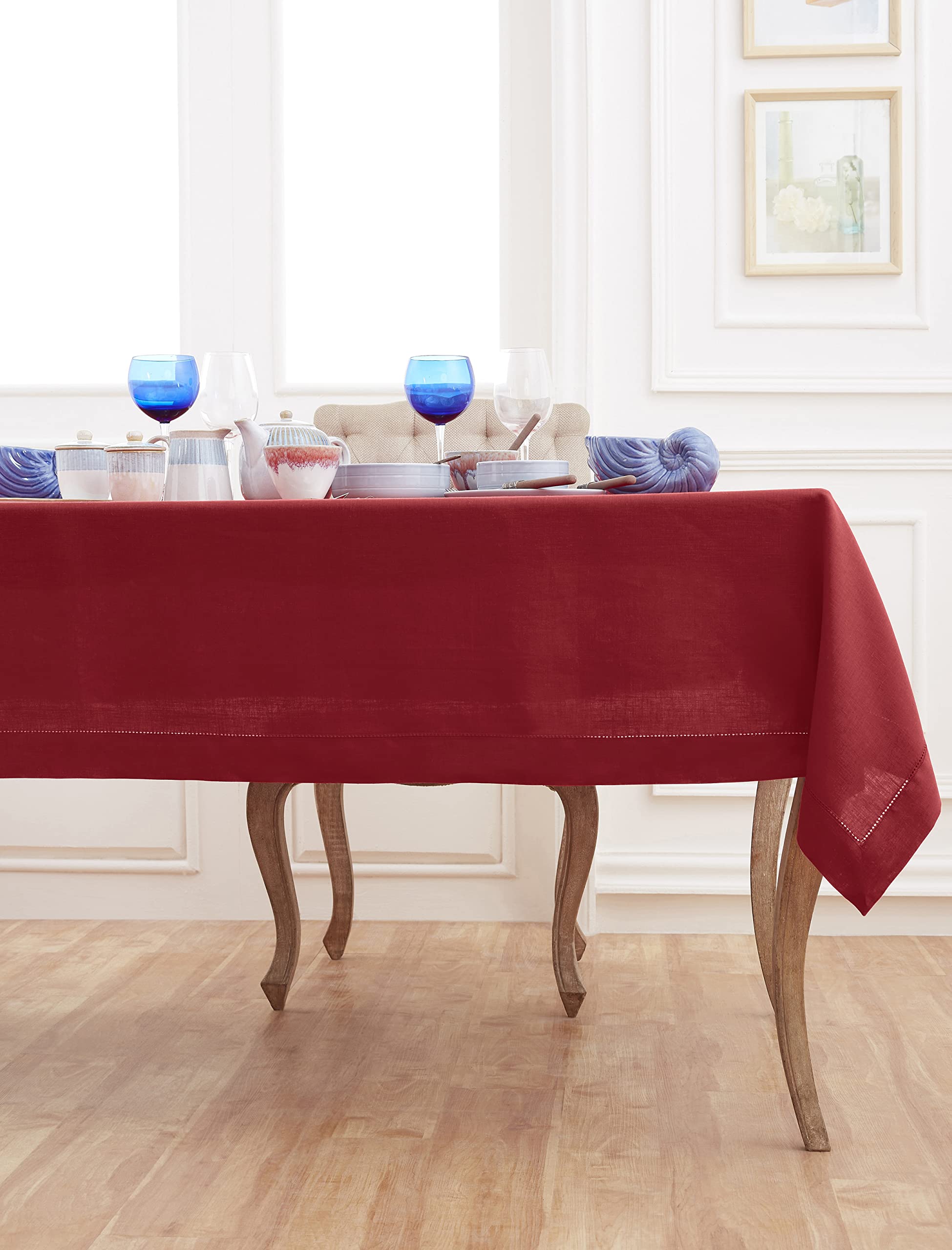 Mantel Solino Home para mesas rectangulares en tono rojo, toque sofisticado.