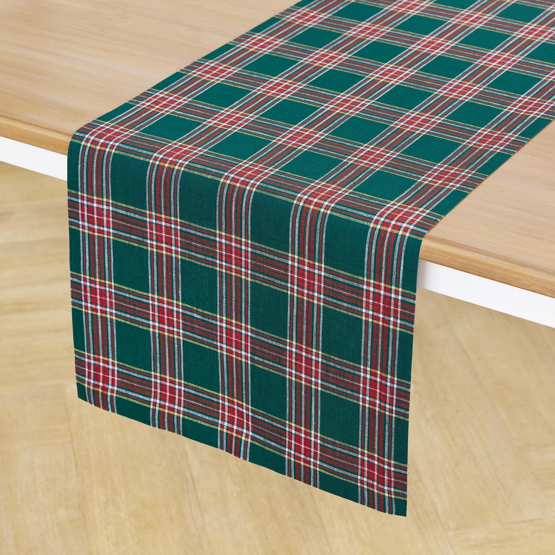 Solino Home mantel verde tartán 14x72 sobre mesa, ideal para ocasiones festivas