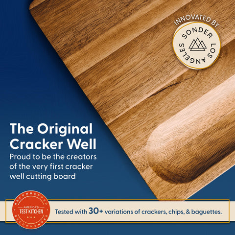 Sonder Los Angeles, ranura-para-crackers en acacia, ideal para aperitivos.