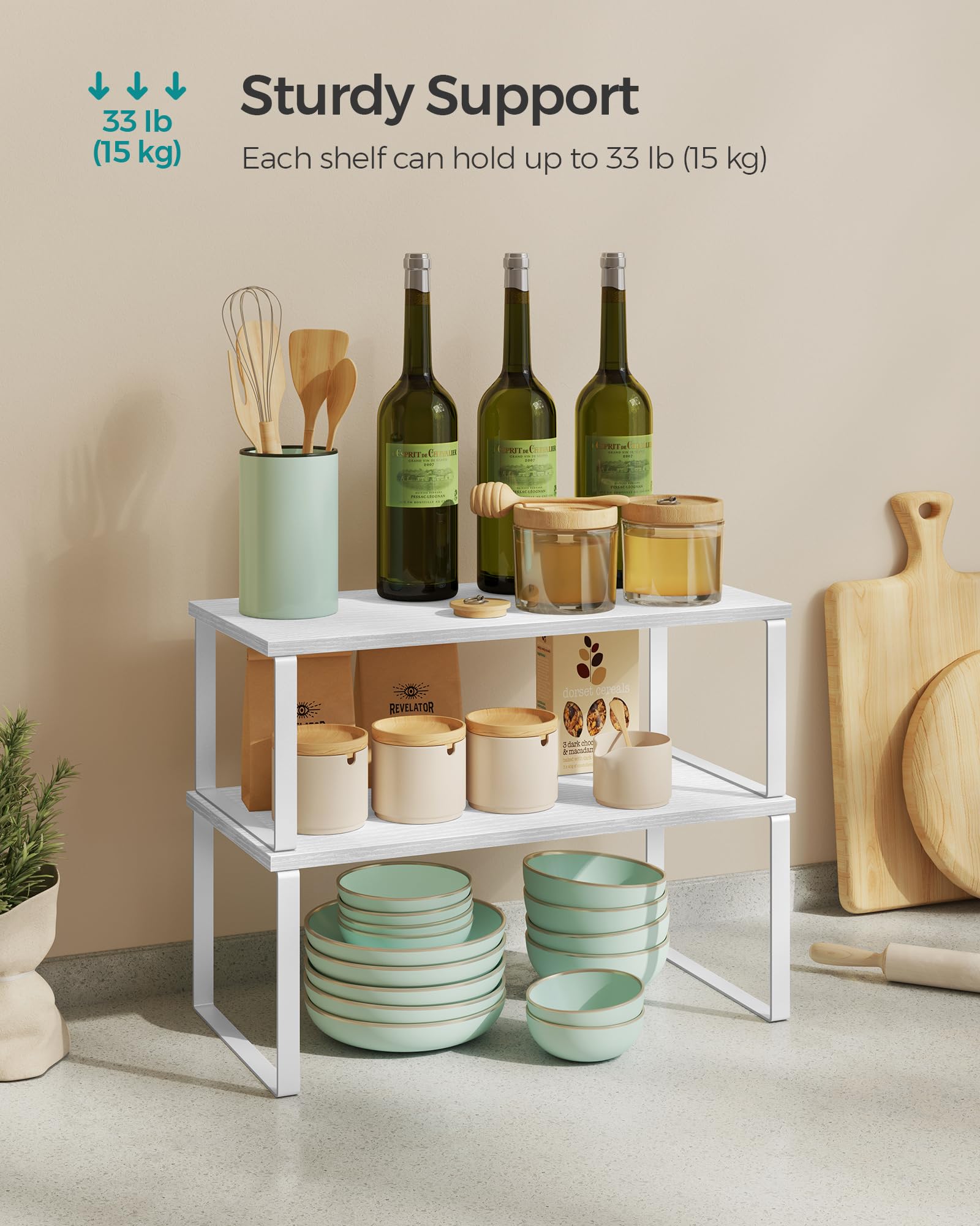 SONGMICS diseño en madera trabajada y metal blanco, añade encanto moderno a la cocina.