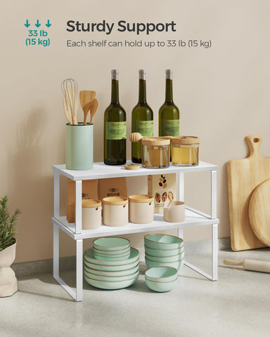 SONGMICS diseño en madera trabajada y metal blanco, añade encanto moderno a la cocina.
