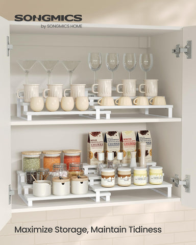 SONGMICS Display Risers: perfumes y cosméticos exhibidos con claridad.