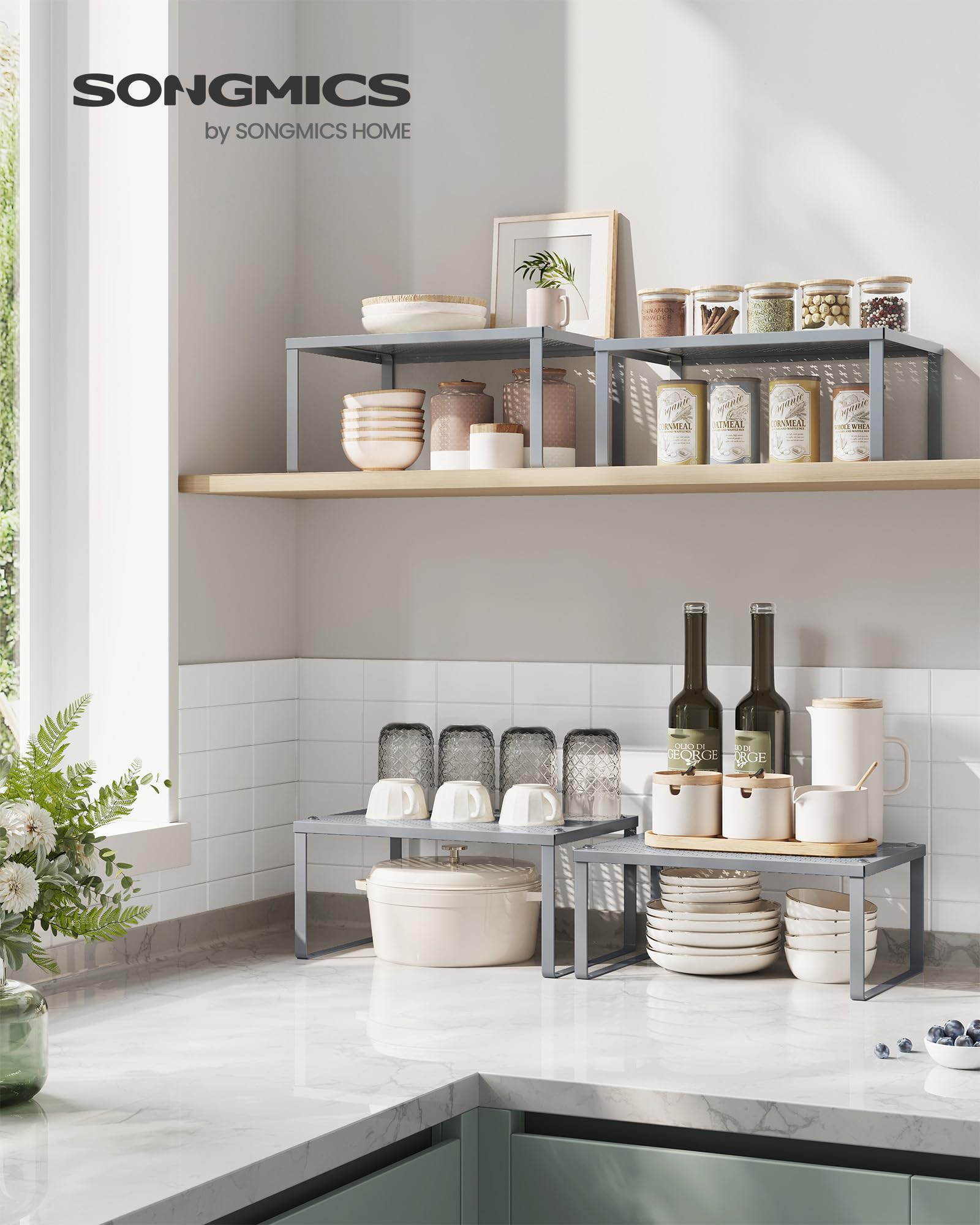 SONGMICS Spice Racks: diseño perforado añade estilo a la encimera y al armario.