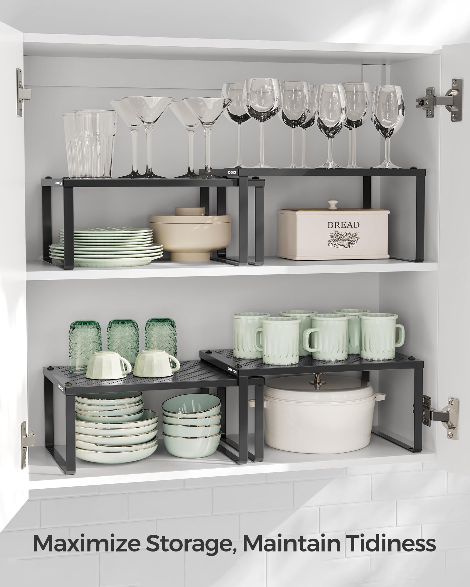 SONGMICS UKCS001B01: diseño perforado atractivo, da estilo a la cocina sin perder funcionalidad.
