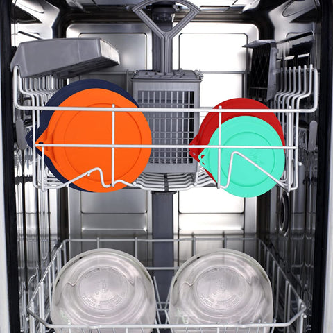 Tapa de silicona SOPHICO para 4 tazas, reduce fugas y facilita almacenamiento.