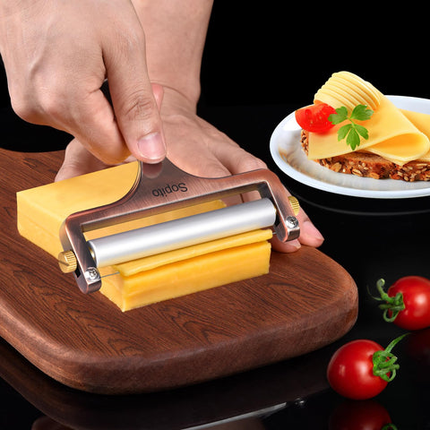 Sopito para cheddar y gruyère con rebanadas finas y consistentes.
