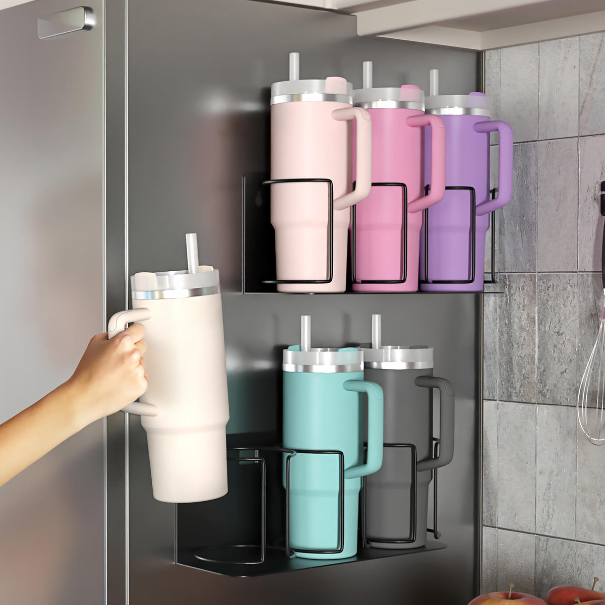 Sorbus organizador de tazas con montaje magnético para acceso rápido en la cocina.