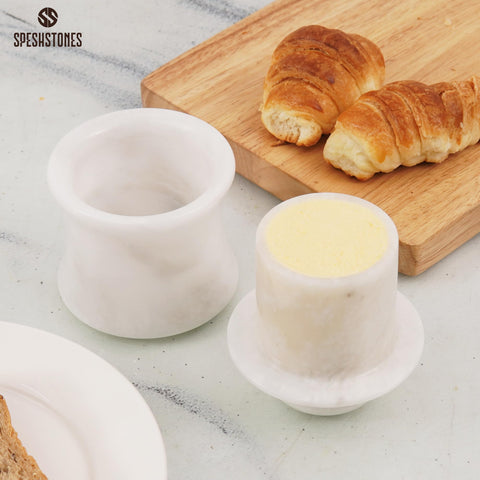 Mantequera SPESHSTONES de mármol blanco, acabado elegante para la encimera de la cocina.