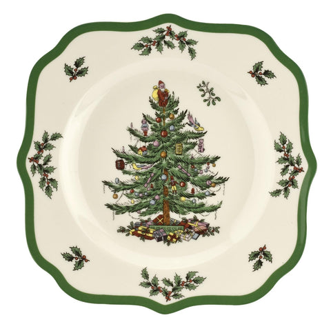 Plato de ensalada Spode con árbol navideño y borde escallado; ideal para fiestas.