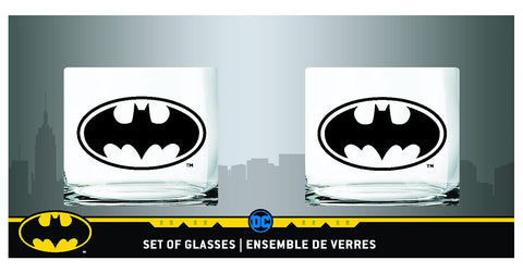 Logotipo negro de Batman impreso en una copa, ideal para coleccionistas.