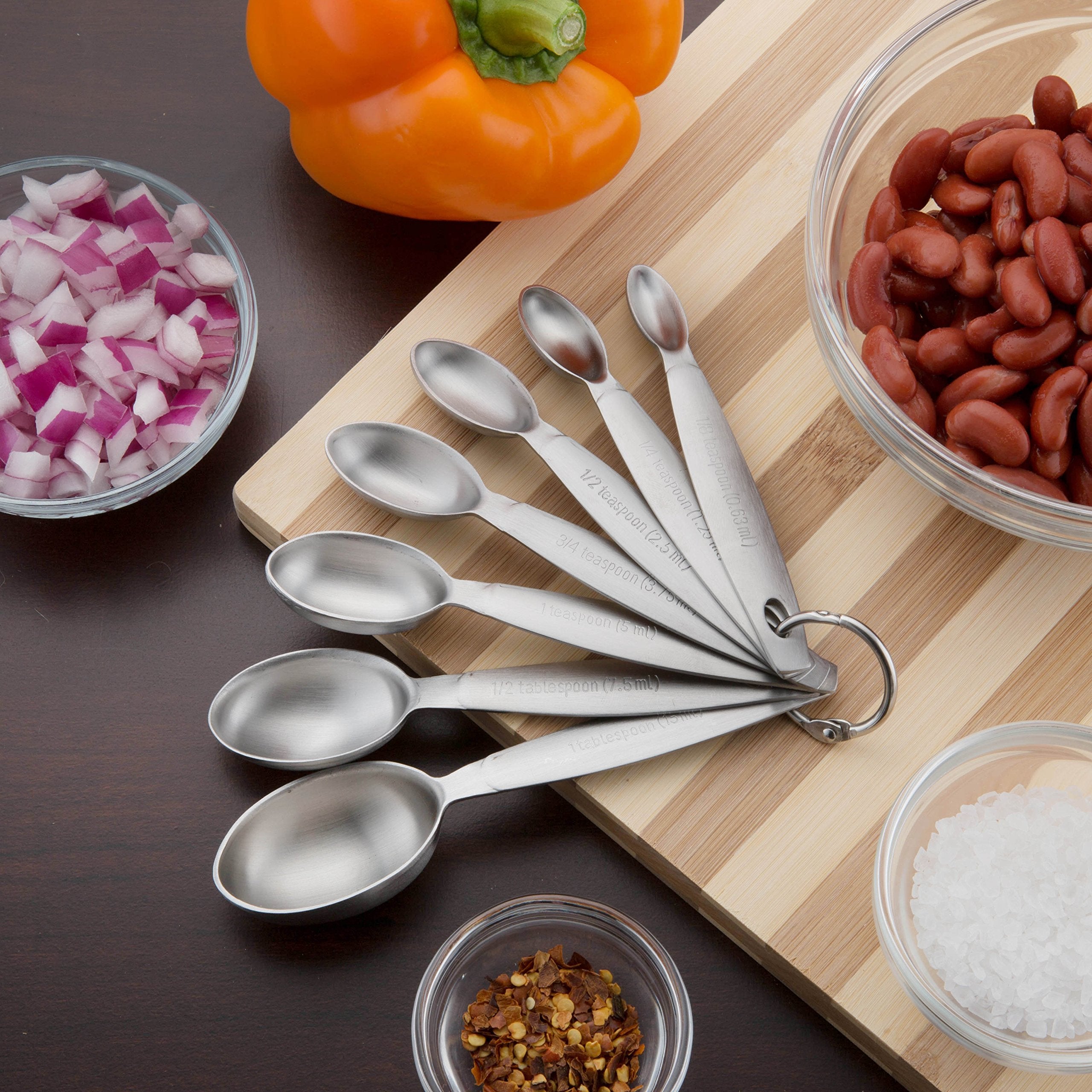 Spring Chef: 7 medidas, desde 1/8 cucharadita hasta 1 cucharada para hornear.