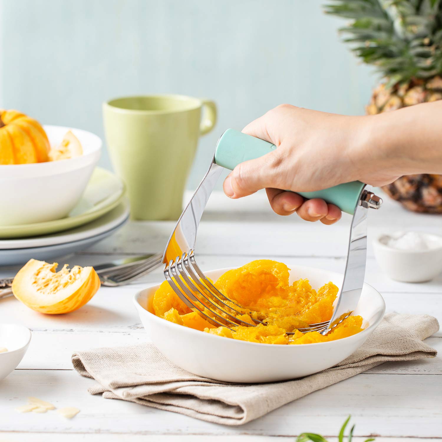 Spring Chef usos multipropósito: cortar frutas, frutos secos y masas.