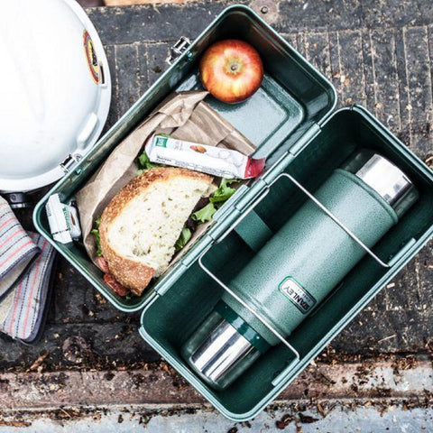 La STANLEY compatibilidad-con-botella-termica para combinar comida y bebida.