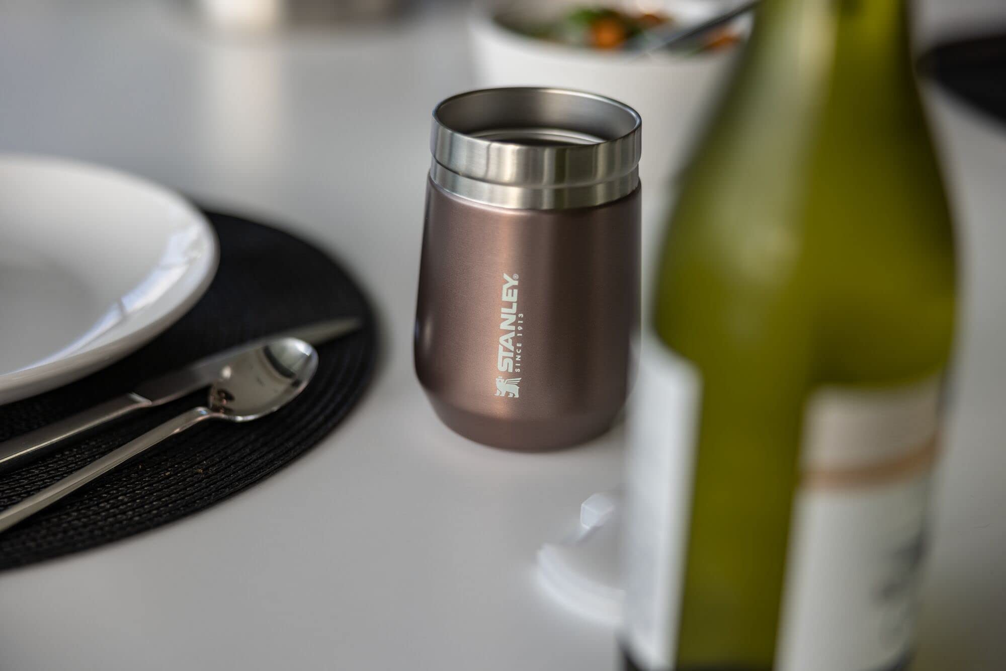 STANLEY GO Diseño ligero, ideal para llevar a fiestas y viajes.