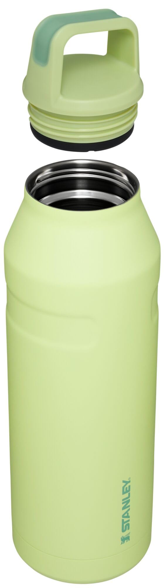 Stanley IceFlow con asa ergonómica para llevar al entrenamiento.