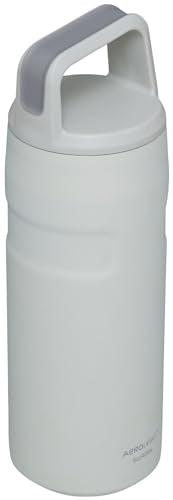 STANLEY IceFlow muestra tapa giratoria y mango inclinado para beber rápido.