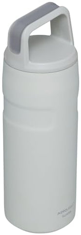 STANLEY IceFlow muestra tapa giratoria y mango inclinado para beber rápido.