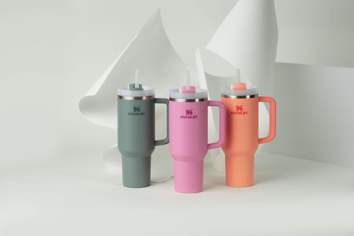 STANLEY Quencher H2.0 color peonía para estilo y visibilidad.