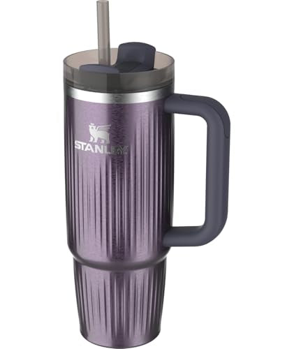 STANLEY Quencher H2.0 con tapa FlowState de tres posiciones evita salpicaduras.