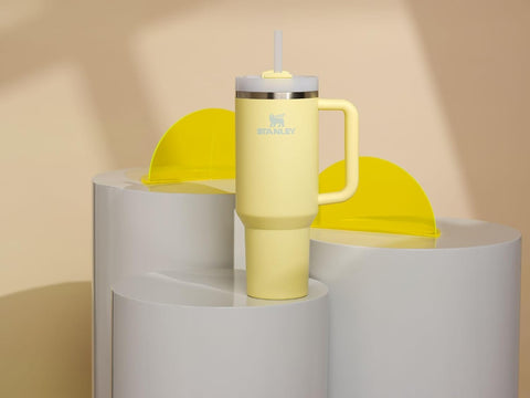 STANLEY Quencher H2.0 Pomelo acero inoxidable reciclado y duradero.
