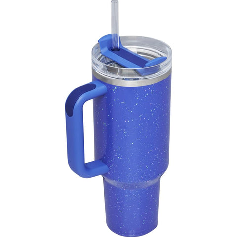 Stanley Quencher H2.0 en uso diario con agarre ergonómico para transportar cómodamente.