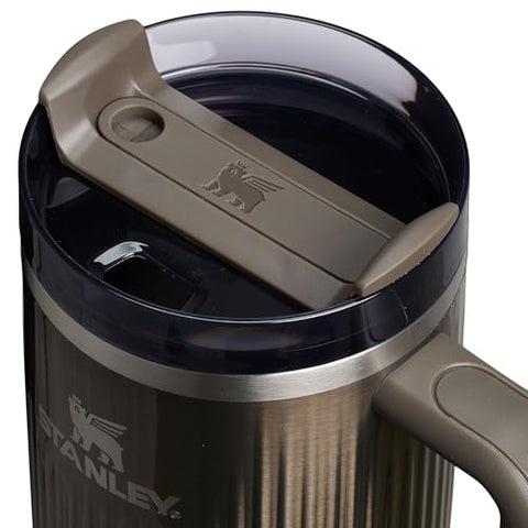 STANLEY Quencher H2.0 de 40 onzas, asa ergonómica para llevar en viajes y reuniones.