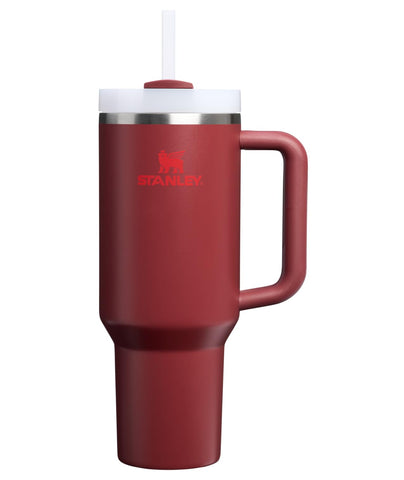 Stanley Quencher H2.0 con asa ergonómica, ideal para llevar agua fría al trabajo.