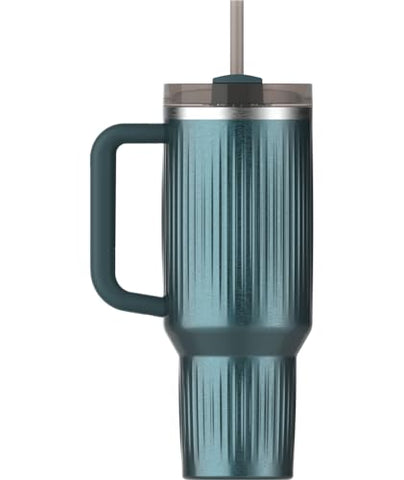Base estrecha del Stanley Quencher H2.0 que encaja en la mayoría de portavasos.