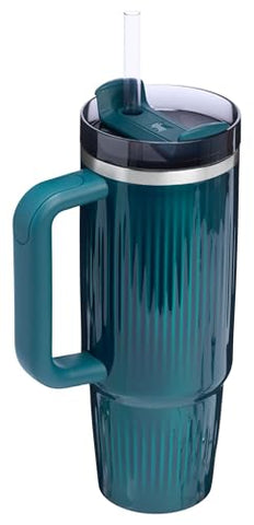 STANLEY Quencher H2.0 base estrecha cabe en la mayoría de portavasos.