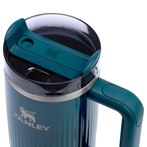 STANLEY Quencher H2.0 con tapa FlowState giratoria evita derrames en desplazamientos.