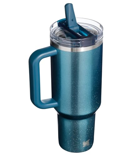 Stanley Quencher ProTour mango ergonómico para un agarre cómodo durante el uso diario.