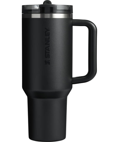 STANLEY Quencher ProTour con tapa flip; sorbe sin derrames para aventuras diarias.